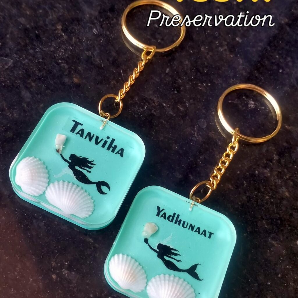 Baby teeth preservation resin keychain